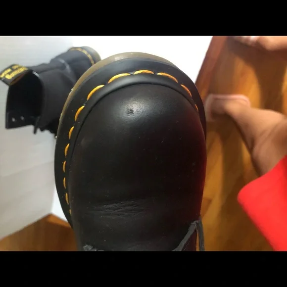 Women’s pre-loved - Dr. Martens - 1460 Greasy Leather lace-up boots. Size 6 - Picture 13 of 16